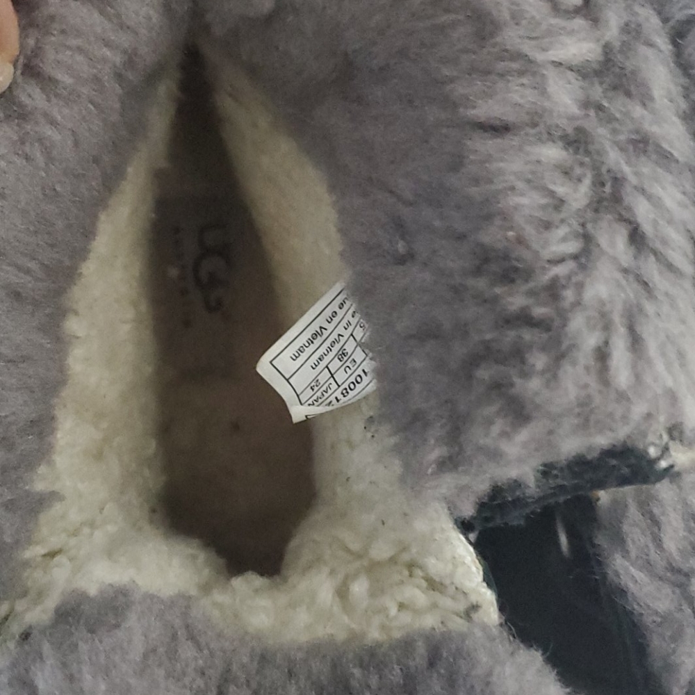 Uggs - Picture 3 of 5